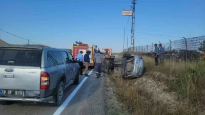 Karabük’ün Eflani ilçesinde kontrolden çıkan otomobilin devrildiği kazada 2 kişi