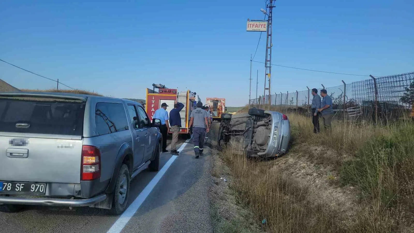Karabük’ün Eflani ilçesinde kontrolden çıkan otomobilin devrildiği kazada 2 kişi