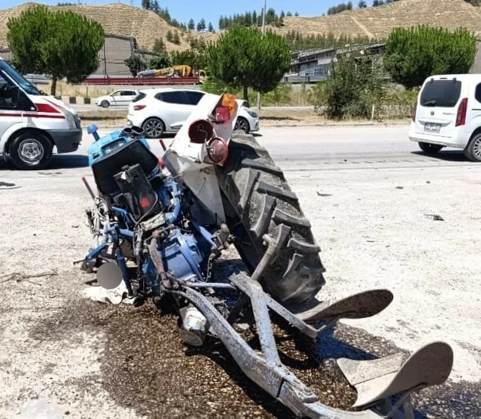 Karabük’te tır ile traktörün çarpıştığı kazada 1 kişi ağır yaralandı.