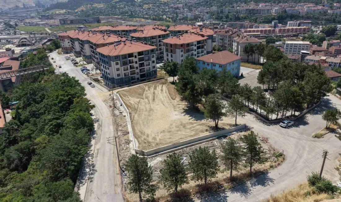 Karabük Belediye Başkanı Özkan Çetinkaya, Kartaltepe Mahallesi’nde yapımı süren park