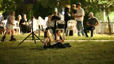 Kartepe’de yaz etkinlikleri kapsamında düzenlenen “Açık Hava Sinema Geceleri”nde, “Nefes: