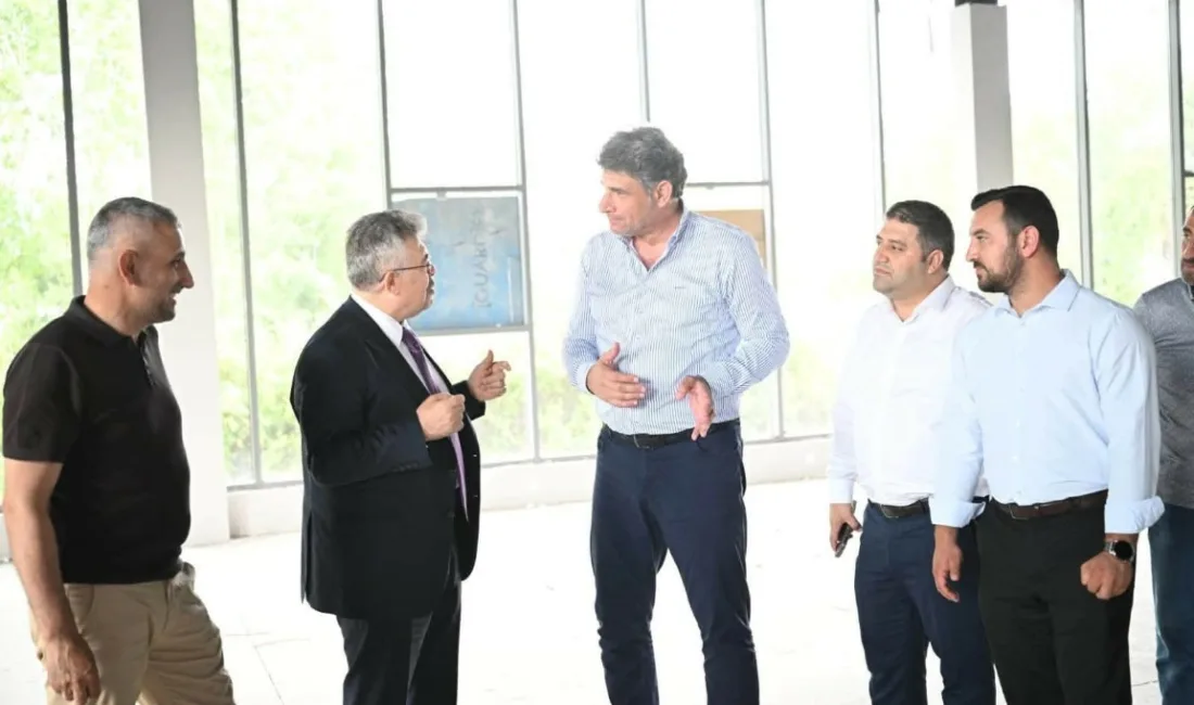 Kartepe’nin Acısu Mahallesi’nde yapımı devam eden spor salonunda çalışmalar sürüyor.