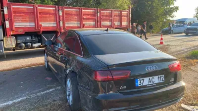 Kastamonu’da iki otomobilin çarpışması sonucu meydana gelen kazada 2 kişi