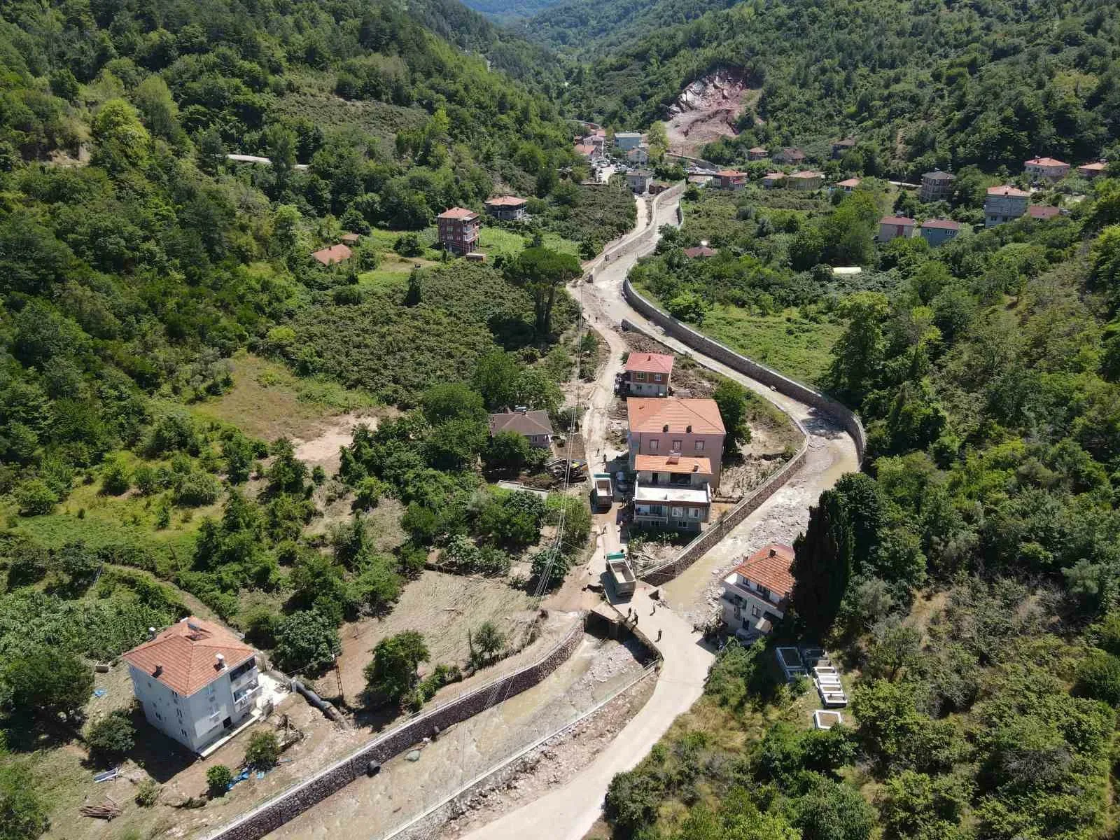 Kastamonu’da sağanak yağış sebebiyle selin yaşandığı köylerde hasar tespit ve