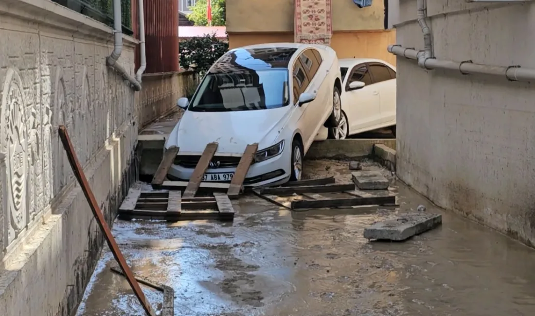 Kastamonu’nun Cide ilçesinde etkili olan sel felaketinin ardından yaraların sarılması