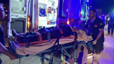 Kastamonu’da Tofaş marka otomobilin tırın dorsesine çarpması neticesinde meydana gelen