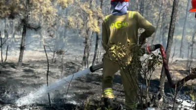 Kastamonu’da ormanlık alanda çıkan yangın, havadan ve karadan yapılan müdahaleyle