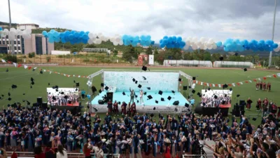 Düzce Üniversitesi tarafından düzenlenen 2025-2026 akademik yılı mezuniyet törenlerinin dördüncü