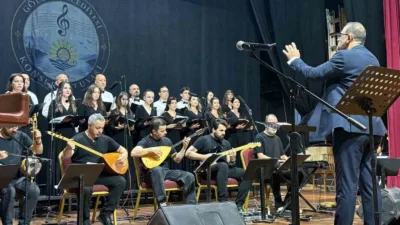 Gölcük Belediyesi Konservatuvarı öğrencilerinden oluşan Türk Halk Müziği Uygulama Topluluğu