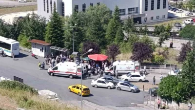 Zonguldak’ın Karadeniz Ereğli ilçesinde sürücüsünün kontrolden çıkan otomobilin rampa aşağıya