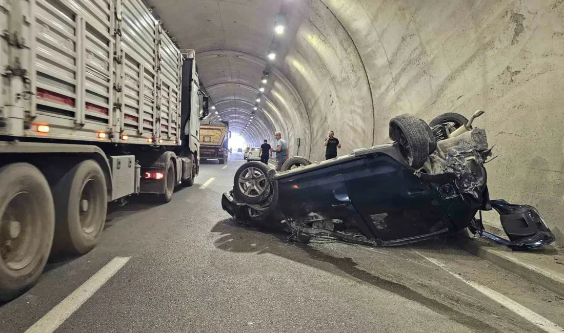 Zonguldak’ta seyir halindeyken önündeki tıra, ardından da girdiği tünelde duvara