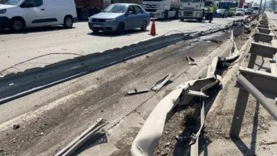 Kocaeli’nin Körfez ilçesinde kontrolden çıkan tır, bariyerleri aşarak karşı şeritte