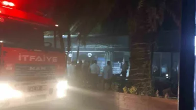 Kocaeli’nin Körfez ilçesinde bir kafenin mutfak bölümünde çıkan yangın hasara