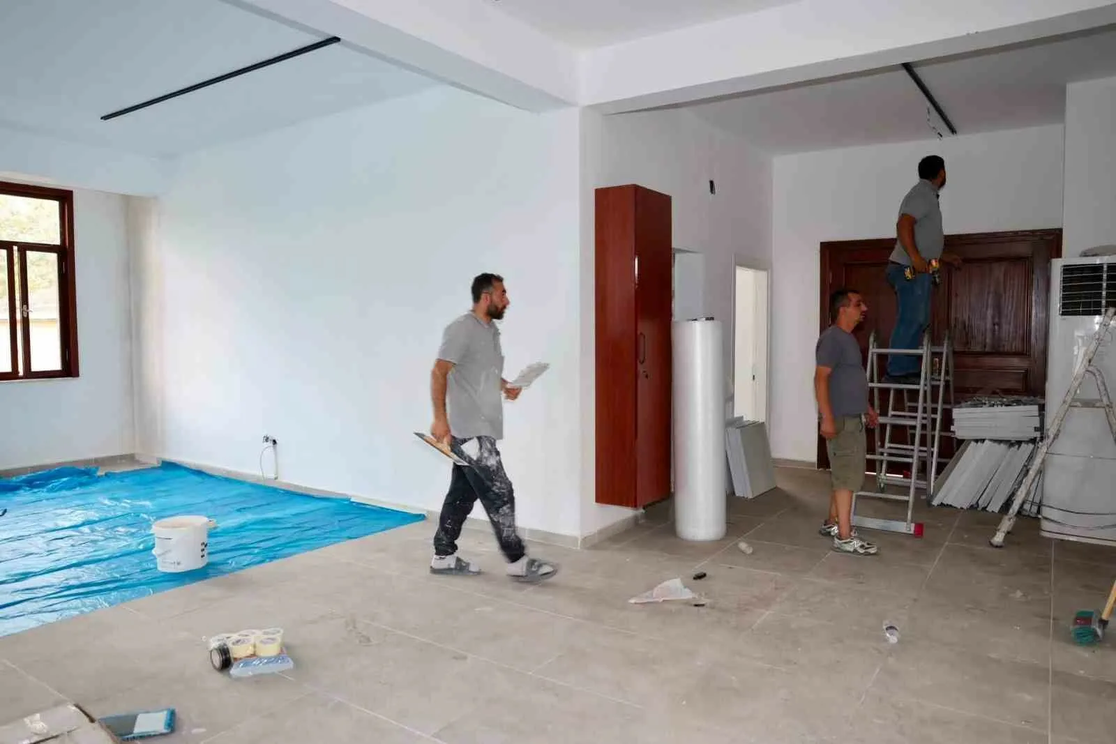 Körfez ilçesi Yeniyalı Mahallesi’nde inşa edilen Taşköprü Kültür Evi’nde çalışmalar