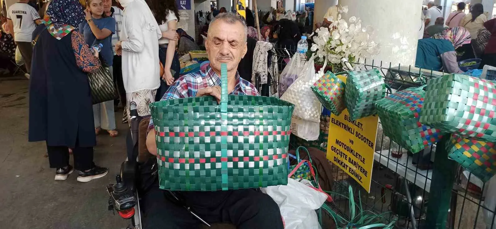 Zonguldak’ın Devrek ilçesinde 72 yaşındaki bedensel engelli Celal Odabaş, plastik