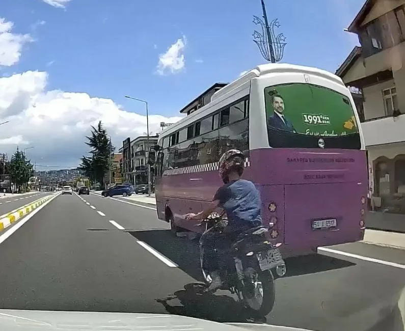 Sakarya’nın Sapanca ilçesinde plakasız ve abart egzozlu motosikletin sürücüsünün makas
