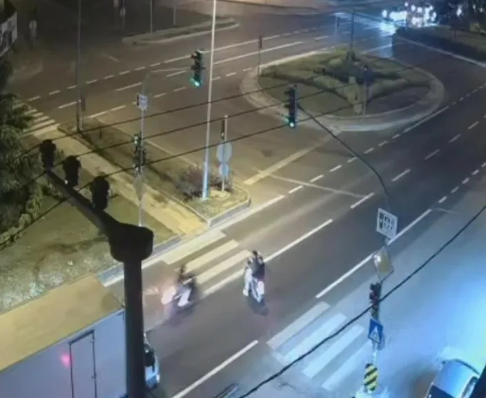 Düzce’de kara yolu üzerinde bulunan yaya geçidinde motosikletler çarpıştı. Kazada