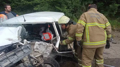 Karabük-Bartın kara yolunda otomobil ile tırın çarpışması sonucu 1’i ağır