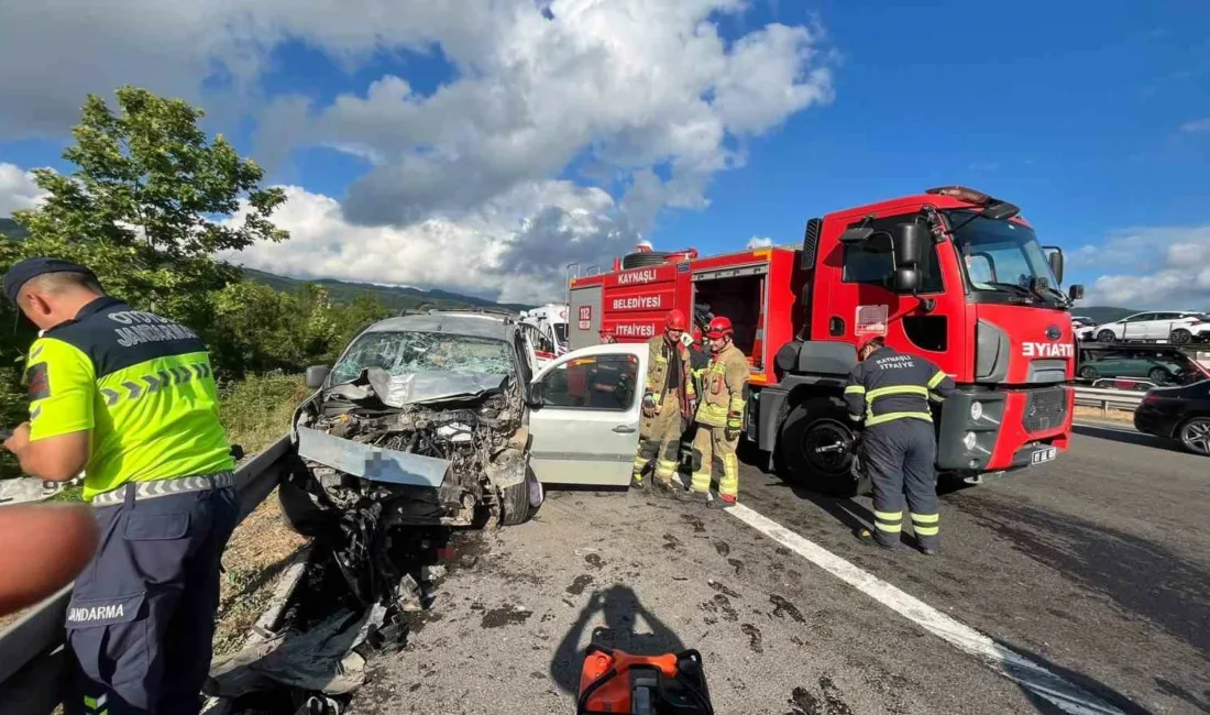 Anadolu Otoyolu Düzce geçişinde iki aracın çarpışması sonucu meydana gelen