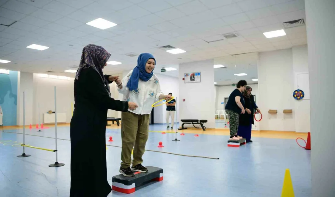 Çayırova Belediyesi Fatma Çelik Engelliler Merkezi’nde düzenlenen yaz okulu etkinliklerine