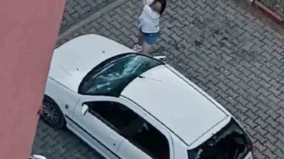 Karabük’te kimliği henüz belirlenemeyen bir kadının park halindeki otomobilin camlarını