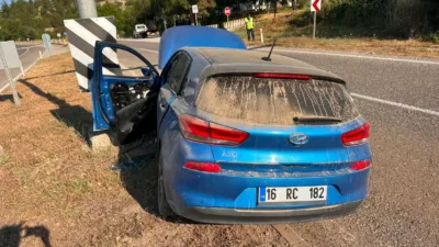 Karabük’ün Safranbolu ilçesinde kontrolden çıkarak refüje çarpan otomobildeki 2’si çocuk