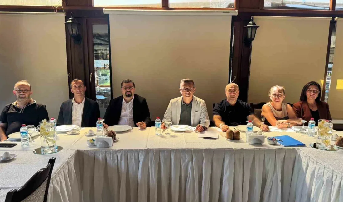 Safranbolu Turizm İşletmeciler Derneği (SAFTİD) Başkanı Mutlu Çidem ve yönetim