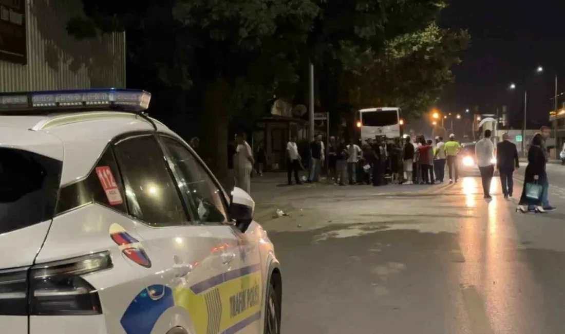 Sakarya’nın Adapazarı ilçesinde iki motosiklet ve bir hafif ticari aracın
