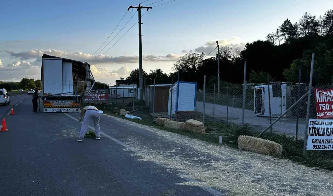 Sakarya’nın Adapazarı ilçesi D 650 karayolunda saman yüklü tır ile