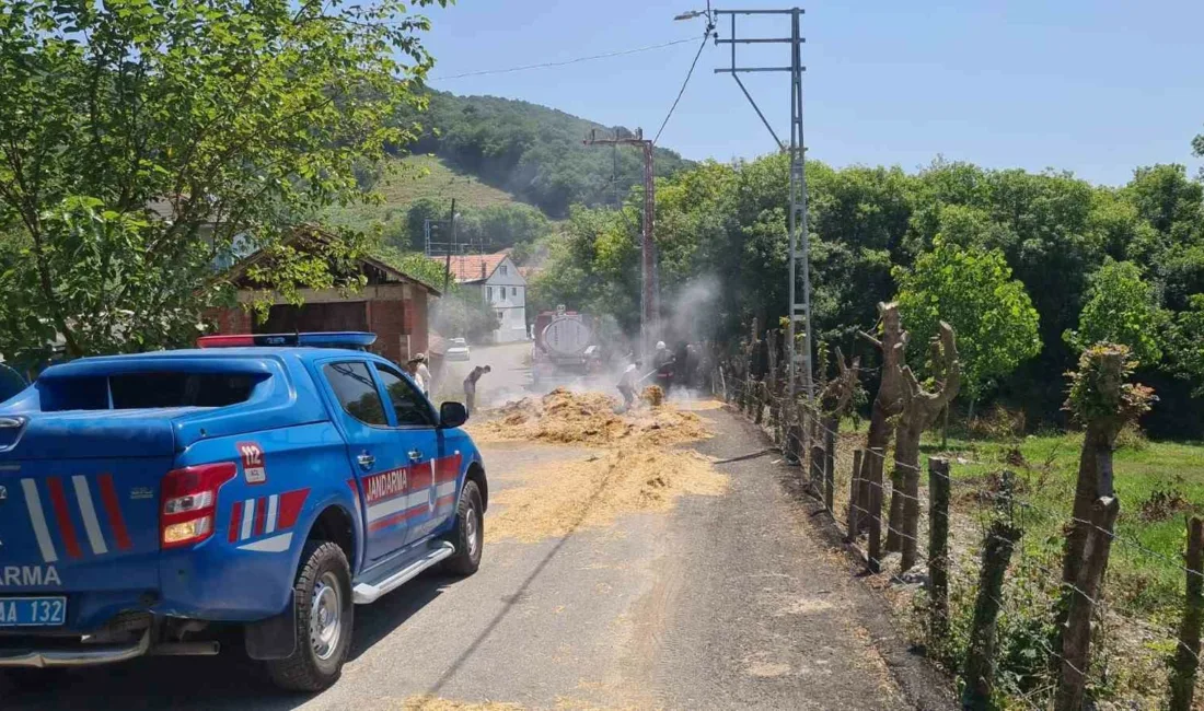 Zonguldak’ın Çaycuma ilçesine bağlı Kahvecioğlu köyünde saman yüklü bir tırın