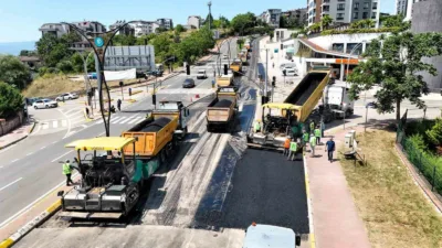 İzmit’in en yoğun ulaşım güzergahlarından Santral Rampası’nda yürütülen kapsamlı yenileme
