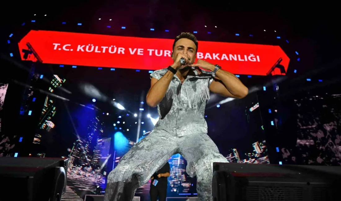 Sakarya Kültür Yolu Festivali kapsamında sahne alan rap sanatçısı Sefo,