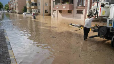 Kastamonu’nun Cide ilçesinde kuvvetli sağanak sebebiyle çok sayıda ev ve