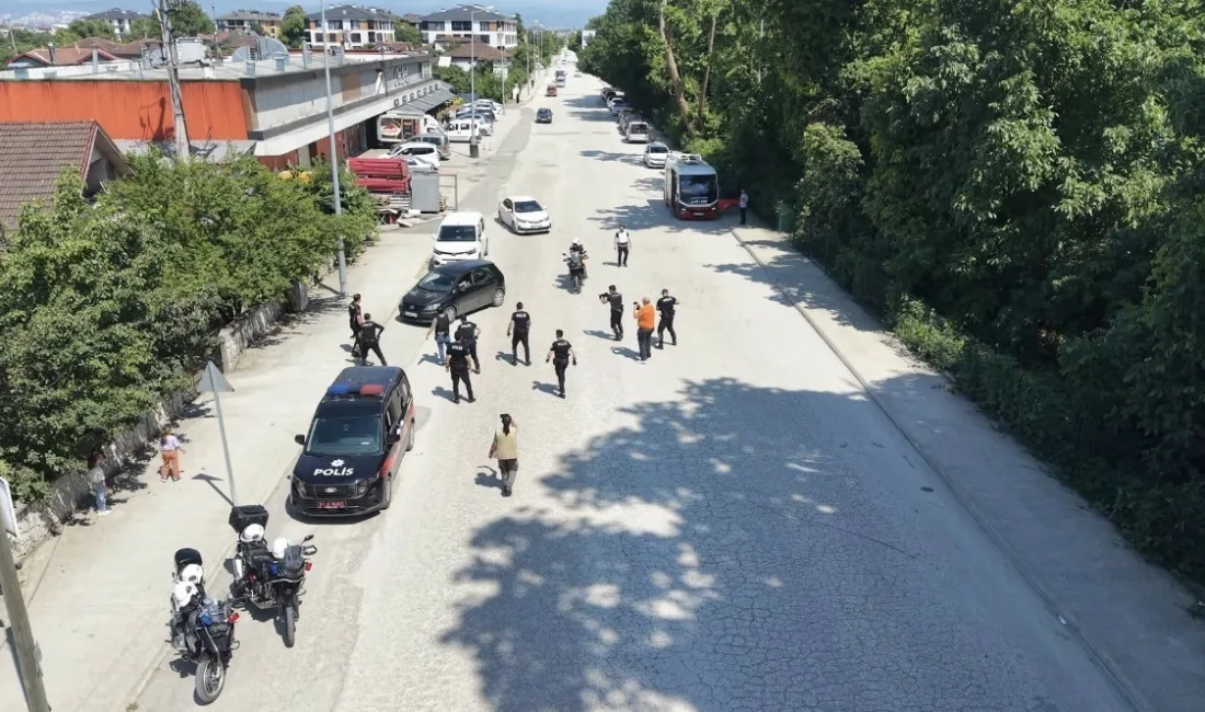 Düzce’de İl Emniyet Müdürlüğü ekiplerince gerçekleştirilen tatbikatı gerçek sanarak korkan