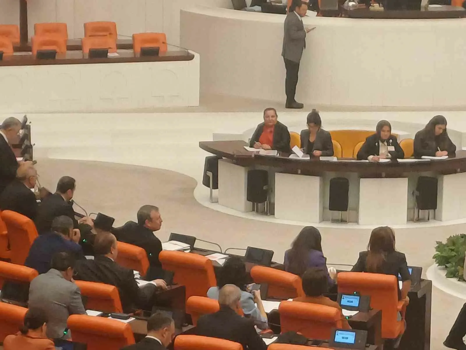 YENİ Parti’nin kurulmasıyla TBMM Genel Kurulu’nda koltuk düzeni değişti. YENİ