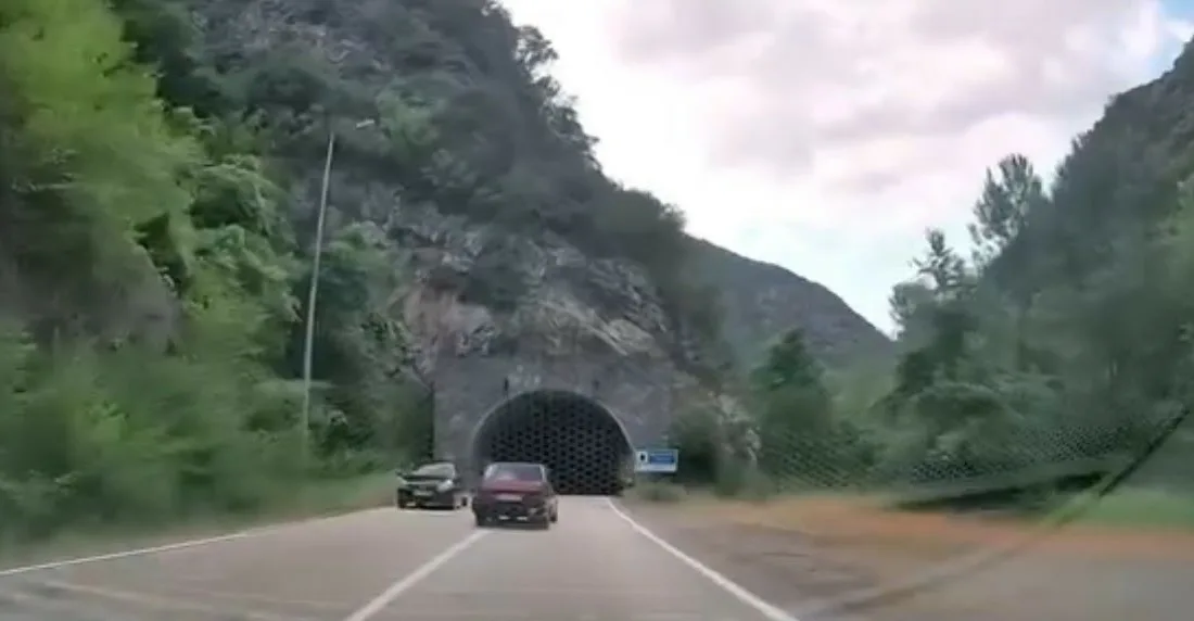 Karabük’te hatalı sollama yaparak trafiği tehlikeye düşüren ve abartı egzoz