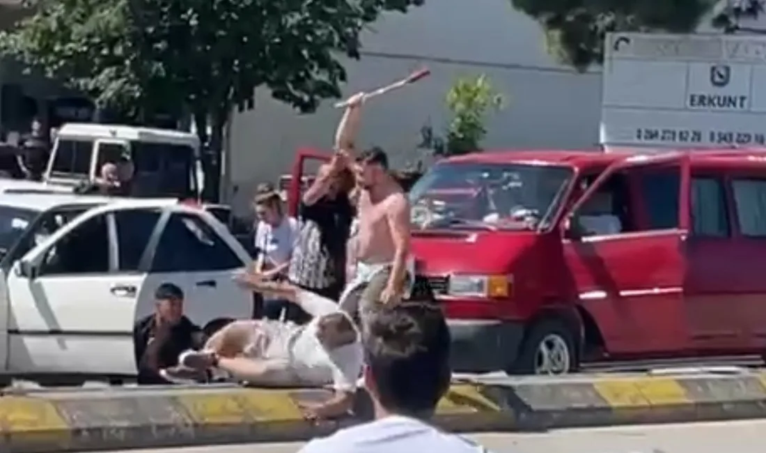 Sakarya’nın Adapazarı ilçesinde aralarında husumet bulunduğu öne sürülen kişiler arasında
