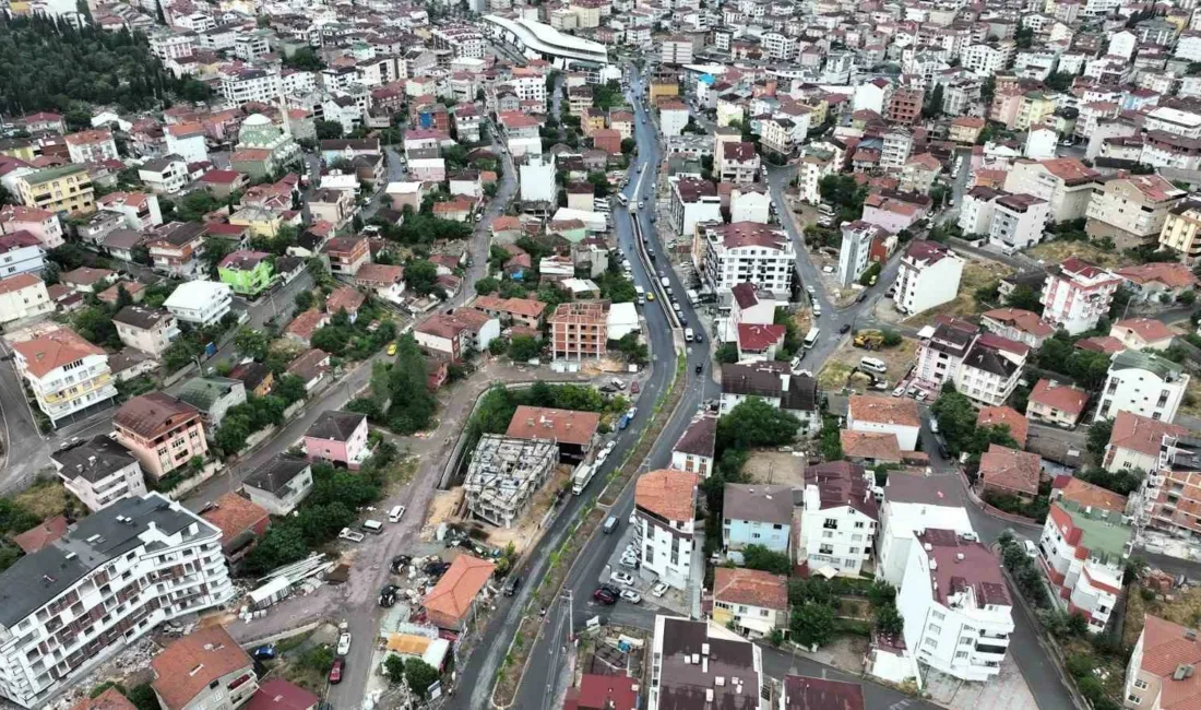 Çayırova’da Uğur Mumcu Caddesi, yürütülen üstyapı çalışmalarıyla baştan sona yenileniyor.
