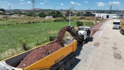 Kartepe Uzunbey Mahallesi’nin ana ulaşım güzergahı olan Reform Caddesi’nde üstyapı