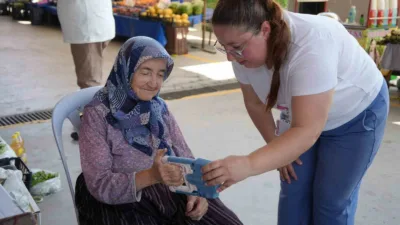 Bolu’da “Hareket Yaşını Öğren, Sağlıklı Yaşa” kampanyası kapsamında kurulan stantta,
