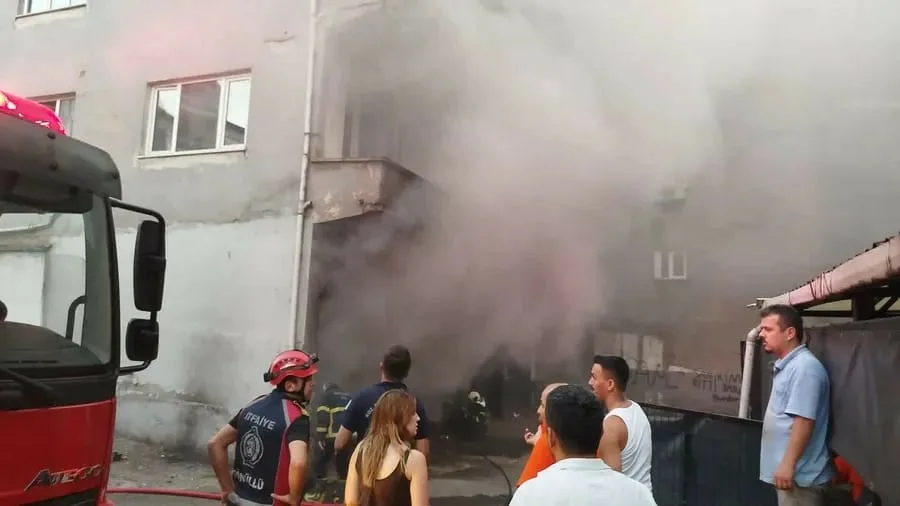 Zonguldak’ın Ereğli ilçesinde 5 katlı boş bir binanın bodrum katında