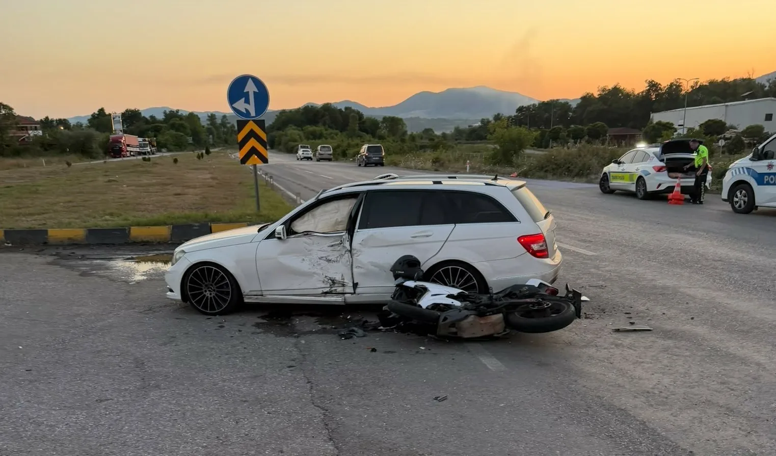Zonguldak’ın Çaycuma ilçesinde meydana gelen trafik kazasında motosiklet sürücüsü hayatını