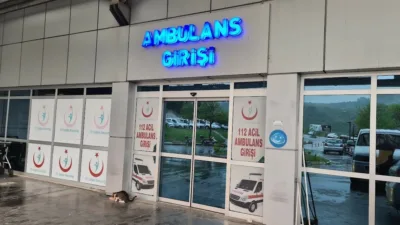 Zonguldak’ın Alaplı ilçesinde minibüs ile motosikletin çarpışması sonucu meydana gelen