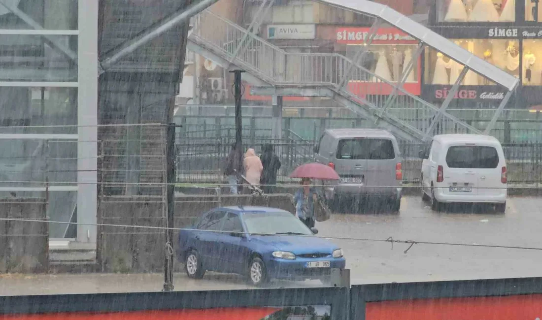 Zonguldak’ta Meteoroloji Genel Müdürlüğü’nün kuvvetli yağış uyarısının ardından şehir merkezinde