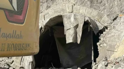 Zonguldak’ta deprem riski taşıdığı için yıkımı gerçekleştirilen bir iş merkezinin